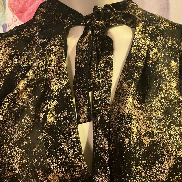 Beautiful black and gold Michael Kors blouse. - Picture 2 of 6